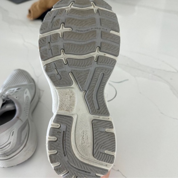 Brooks White Running Shoes - Picture 6 of 11